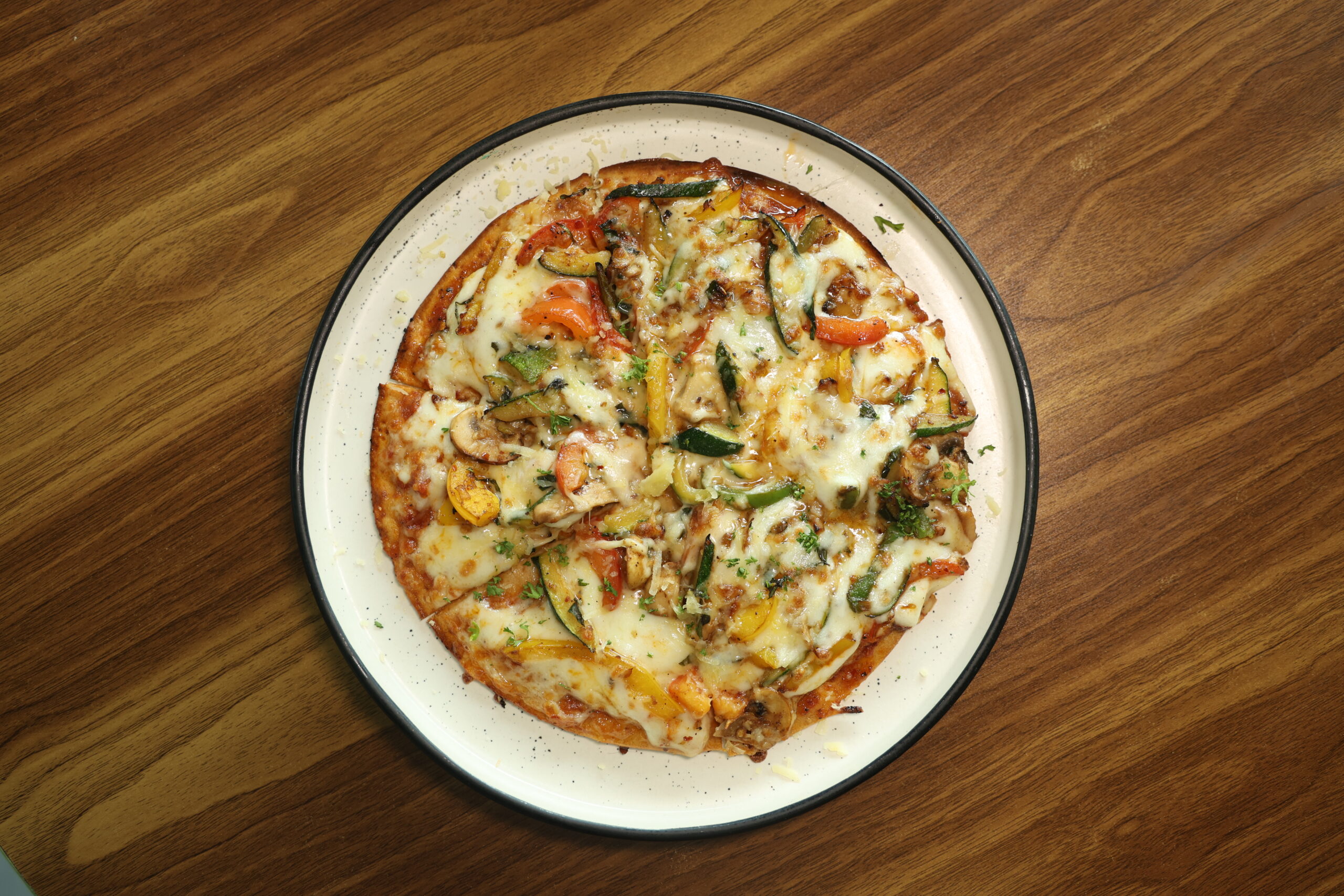 Grilled vegetables/ chicken pizza